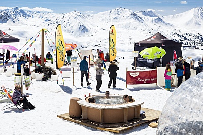 Why you should ski this Spring - A mountain full of fun!